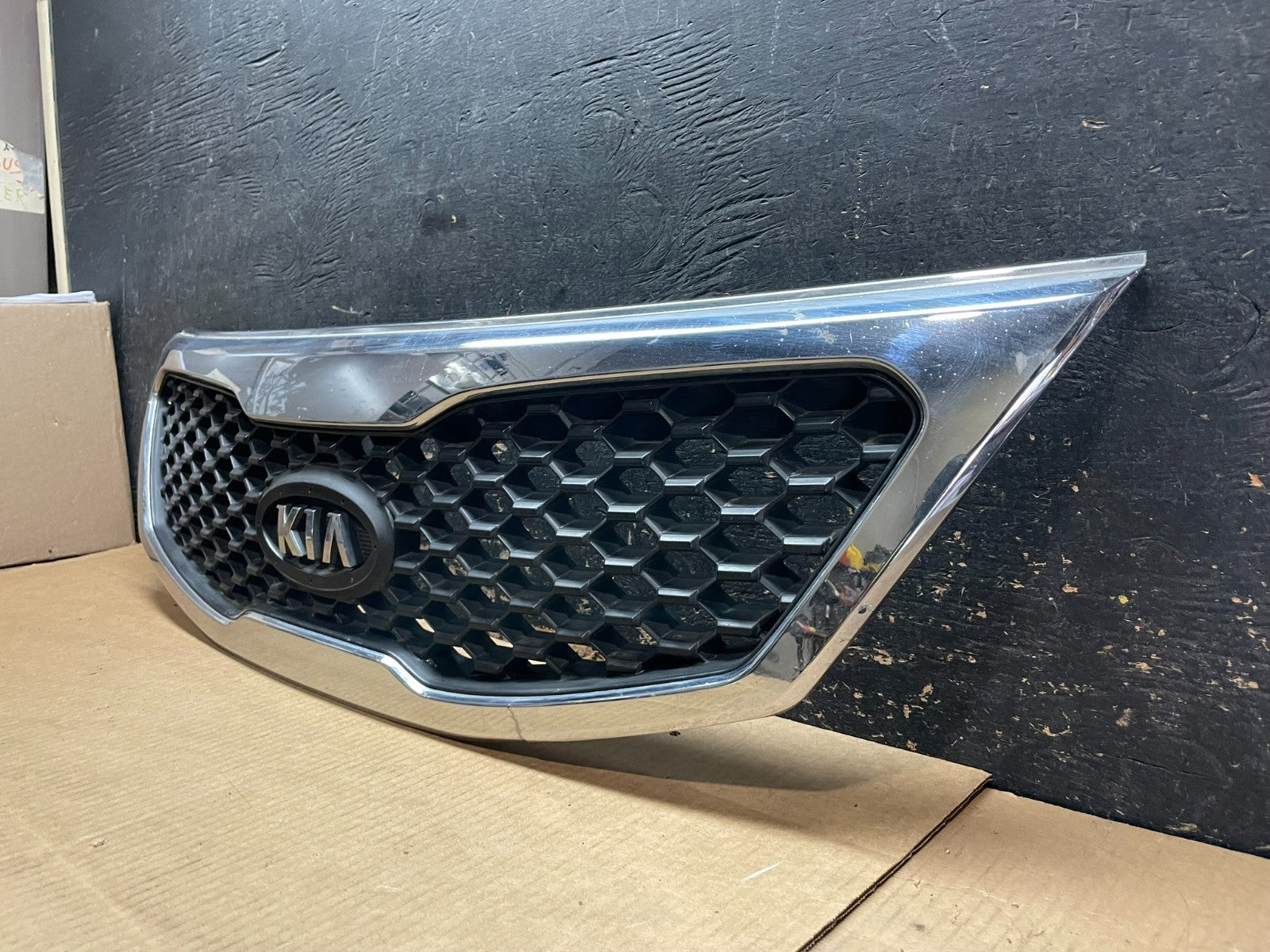 2011 2012 2013 Kia Sorento Front Upper Grill Grille Aftermarket AA9077 DG2