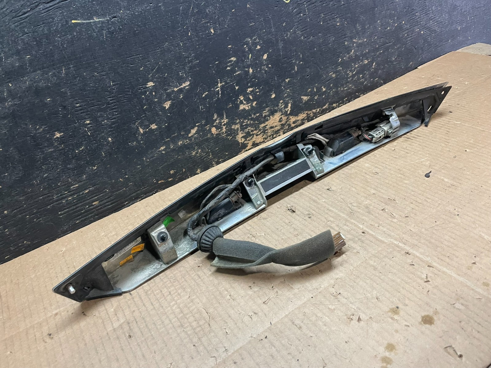 2010-2015 Cadillac SRX Rear Liftgate Tailgate Finish Molding W/O Camera Y1937 PS4