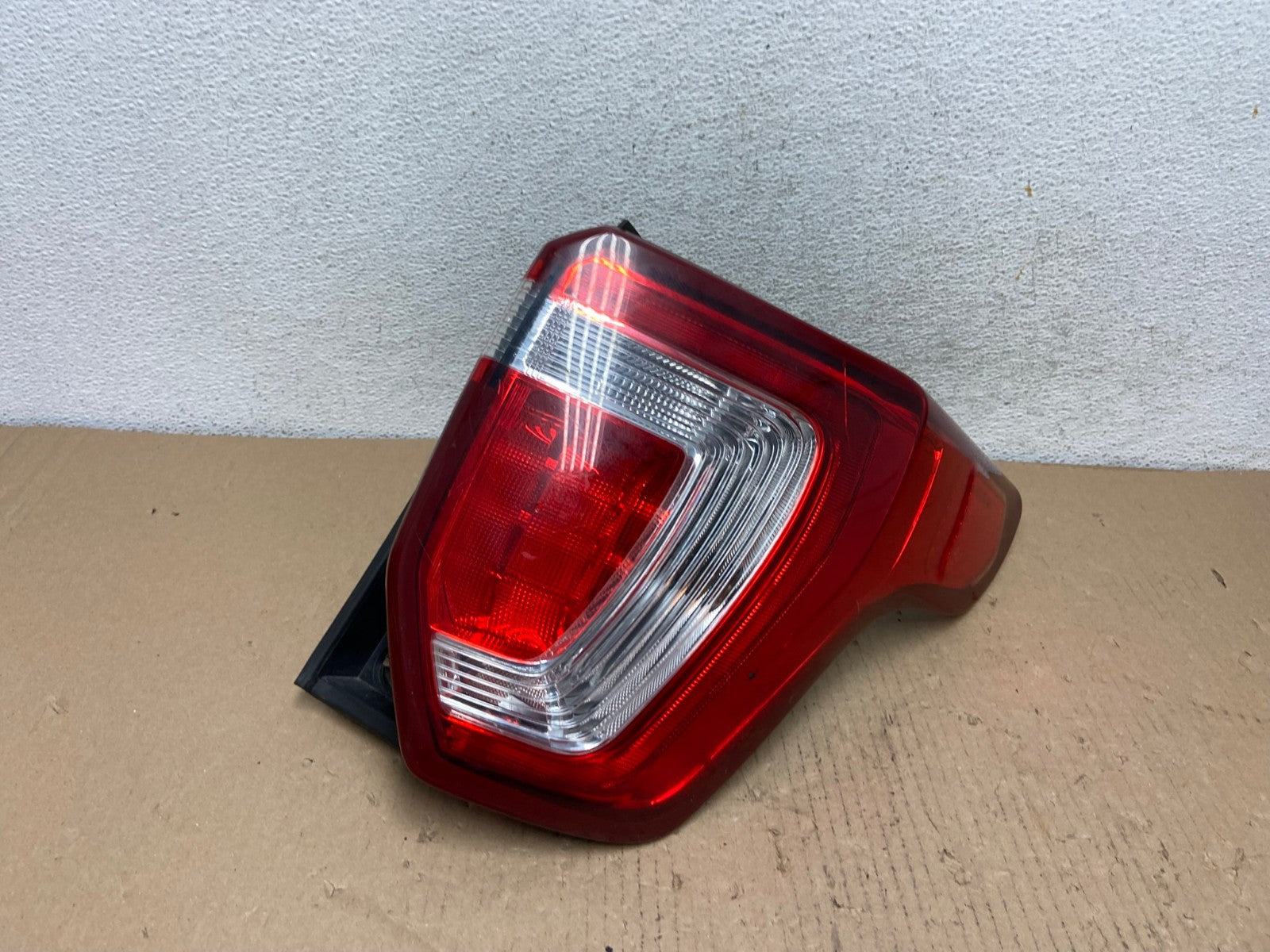 2016 -2019 Ford Explorer Right Passenger Side Rh Tail light AF3178 LK0