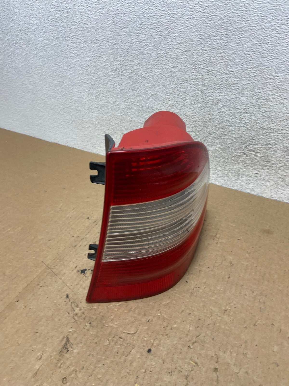 2002-2005 Mercedes ML 350 Ml-Class Right Passenger Rh Side Tail Light AF9829 LK2