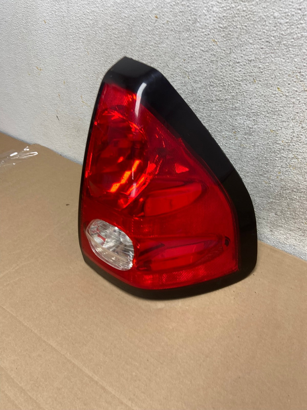 2001 - 2005 Pontiac Aztek Right Passenger Side Tail Light AH9305 LK1