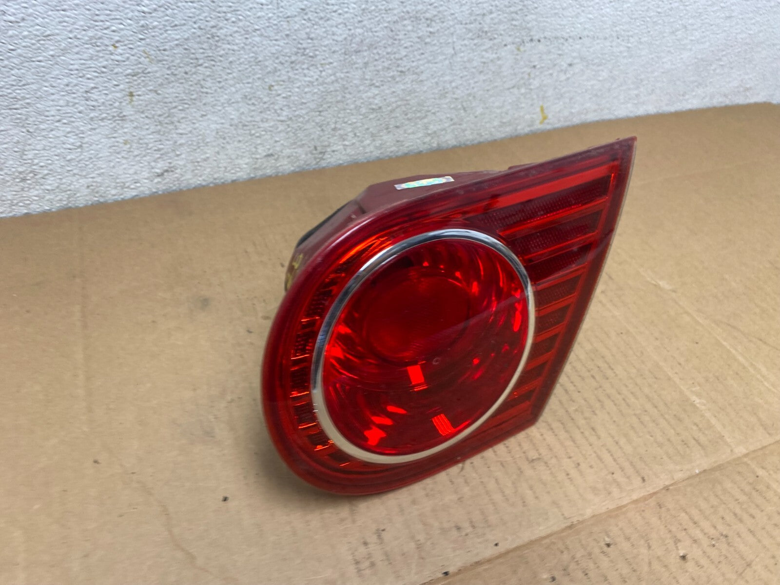 2004 2005 2006 Kia Amanti Right Passenger Side Tail Light Inner M0616 DG2