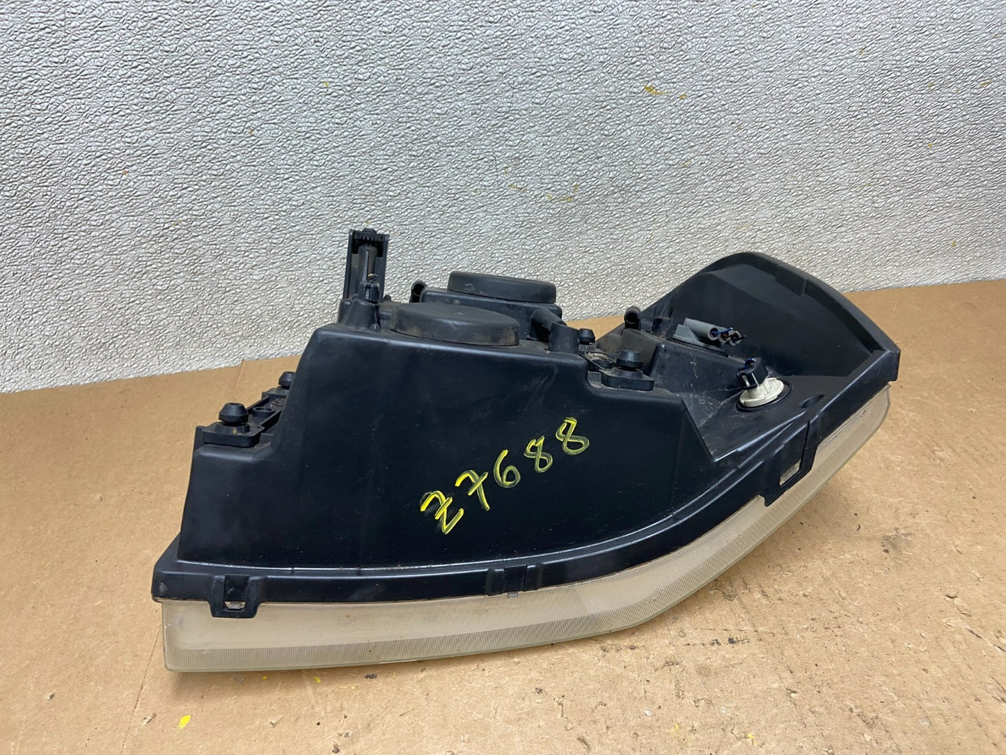 2002 to 2009 Gmc Envoy Right Passenger RH Side Headlight Halogen Z7688 PS7