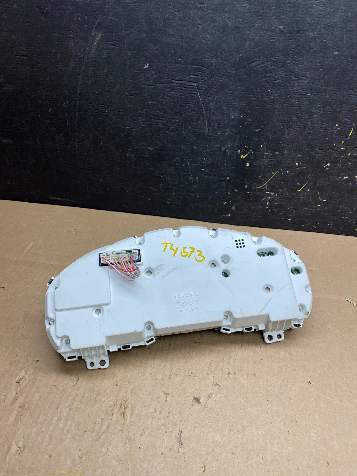 2008 to 2011 Toyota Highlander Speedometer Insrument Gauge Cluster T4573 DG4