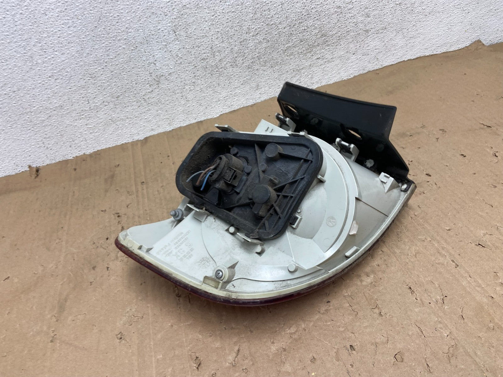 2004-2007 Volkswagen Touareg Lh Driver Left Side Tail Light AE9353 LK5