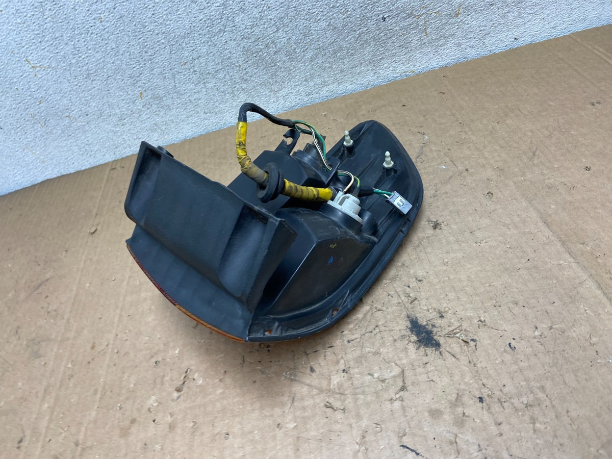 1998 1999 2000 Toyota Sienna Right Passenger Tail light AI9275 LK5