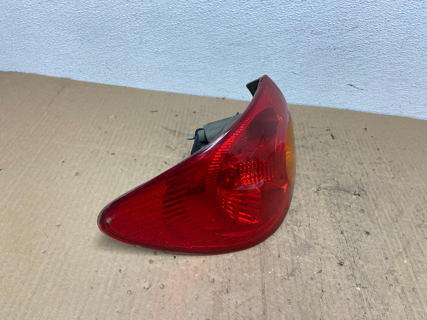 2003 to 2005 Toyota Corolla Left Driver Lh Side Tail Light AB8552 DW2
