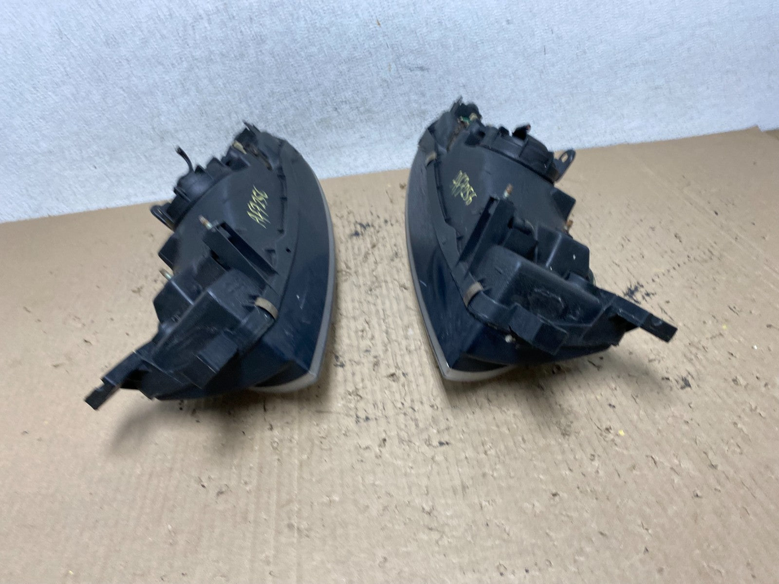 1993 to 1997 Nissan Altima Left+Right Side Set Halogen Headlights AF7256 DG8