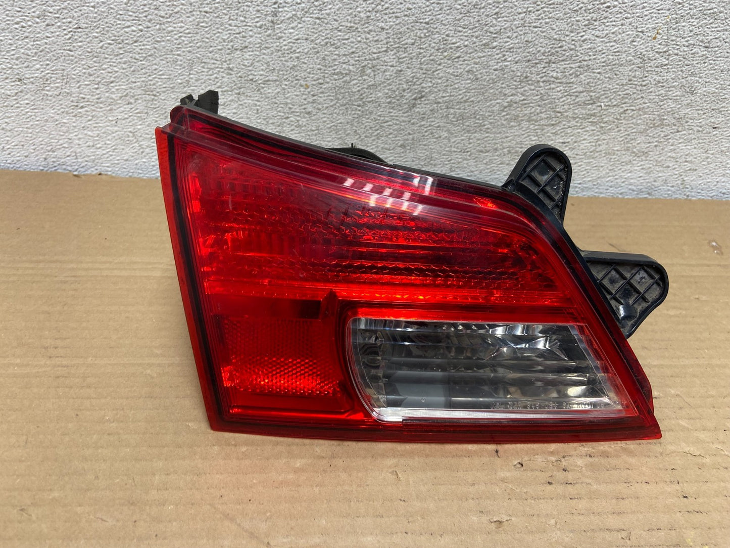 2010-2014 Subaru Outback Left Driver Lh Side Inner Tail Light AG8963 DW0