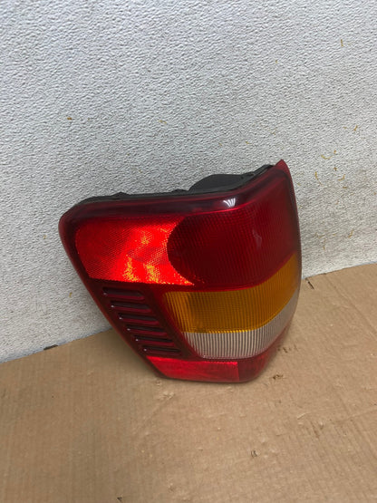 1999 - 2004 Jeep Grand Cherokee WJ Left Driver Lh Tail Light AI6904 LK2