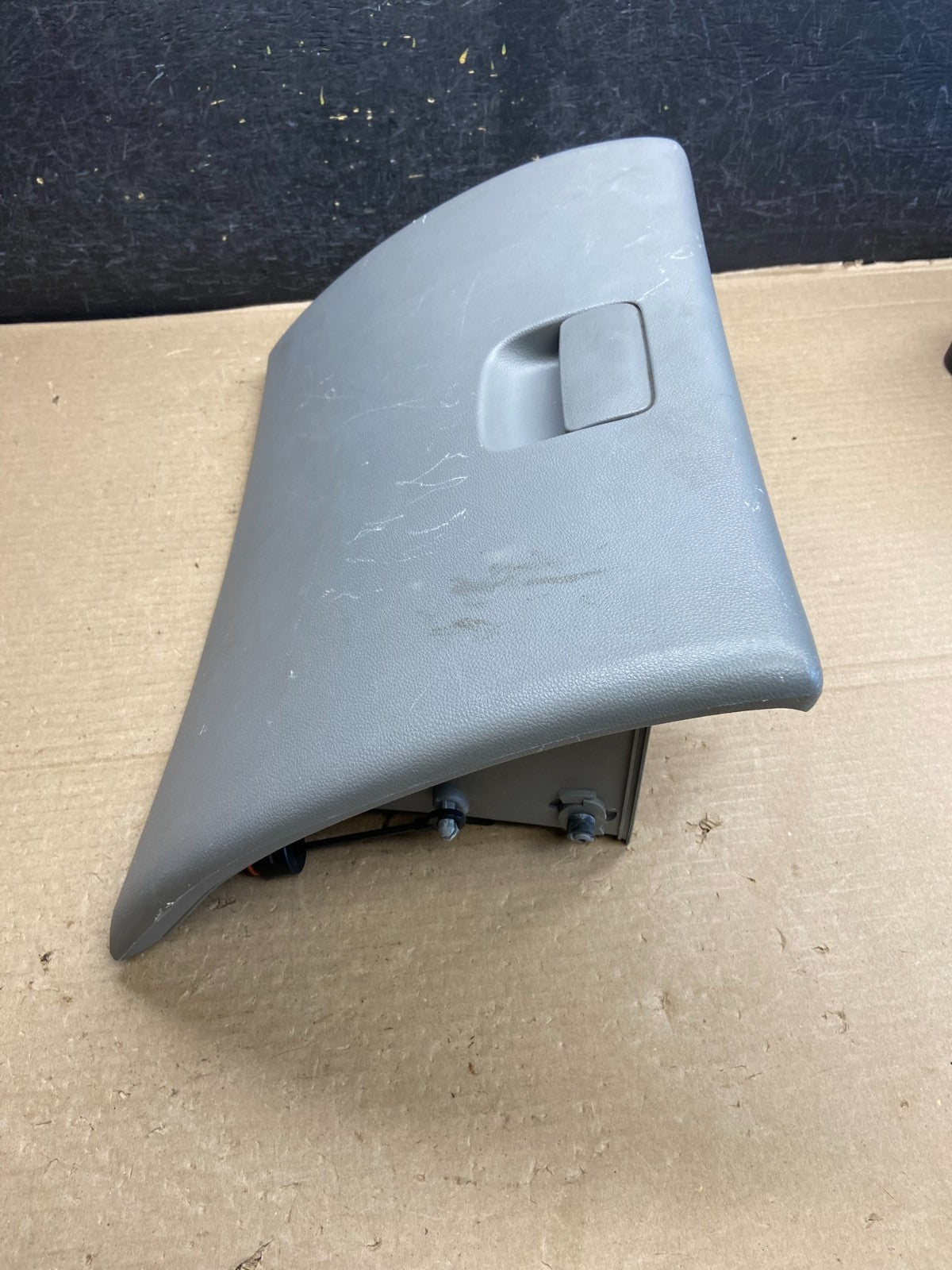 2008 to 2011 Ford Focus Front Right Passenger Storage Glove Box ah3540 DG2