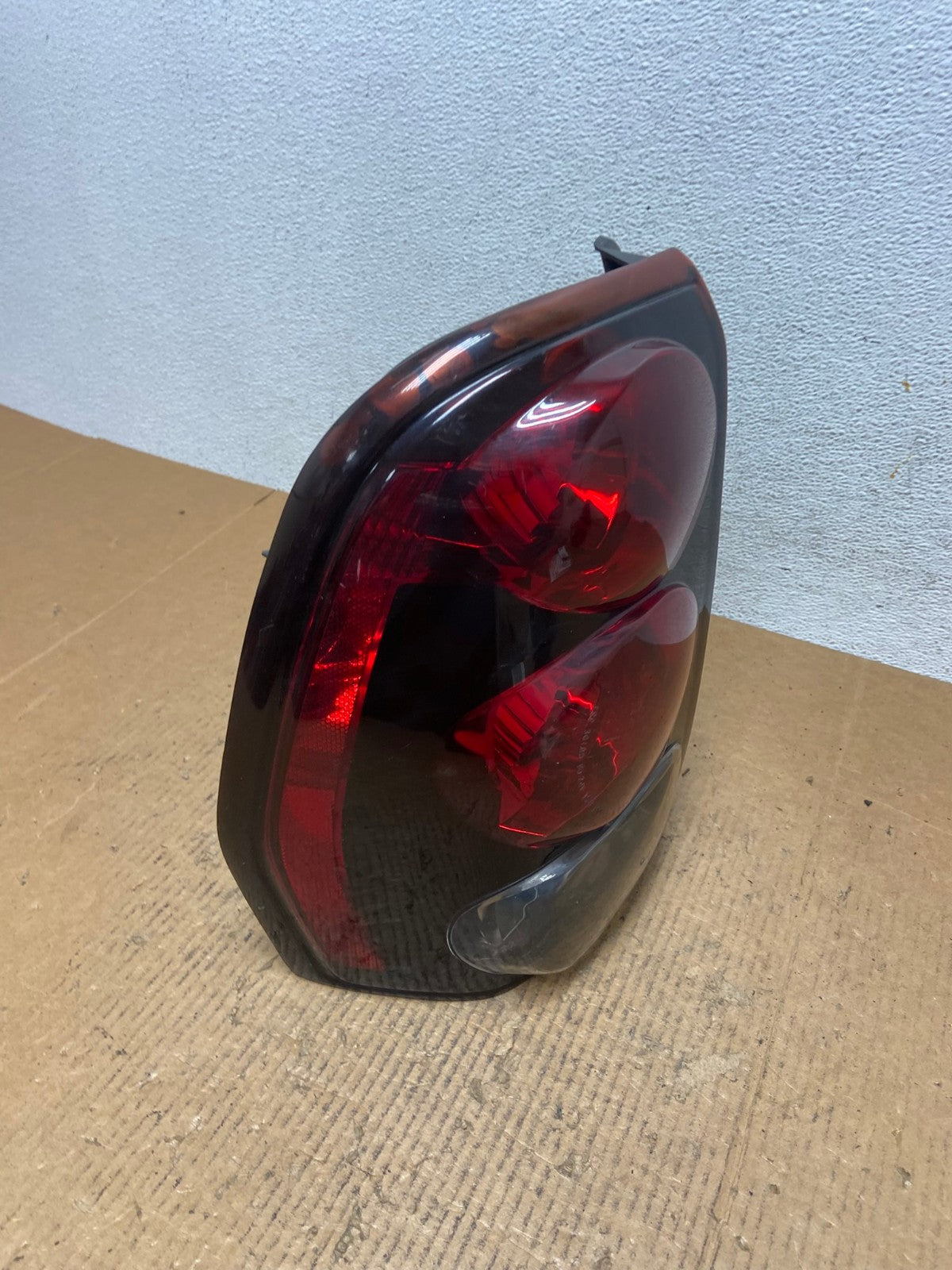 2002 to 2009 Chevrolet Trailblazer Left Driver LH Side Tail Light AE1473 LK2