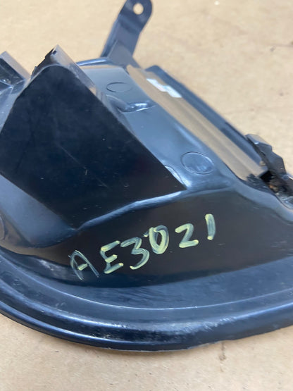 2005 to 2006 Toyota Tundra Left Driver LH Side Turn Signal Light AE3021 DG7