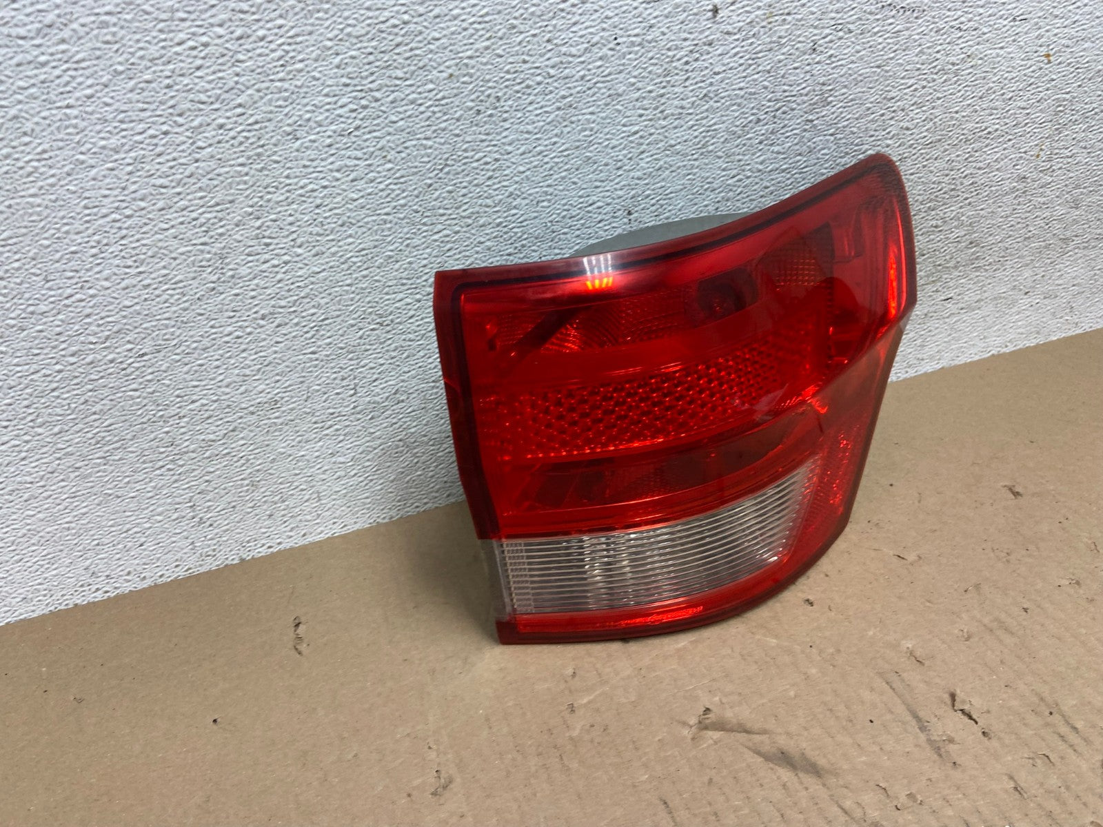 2011-2013 Jeep Grand Cherokee Right Passenger Side Rh Tail Light AE7326 LK2