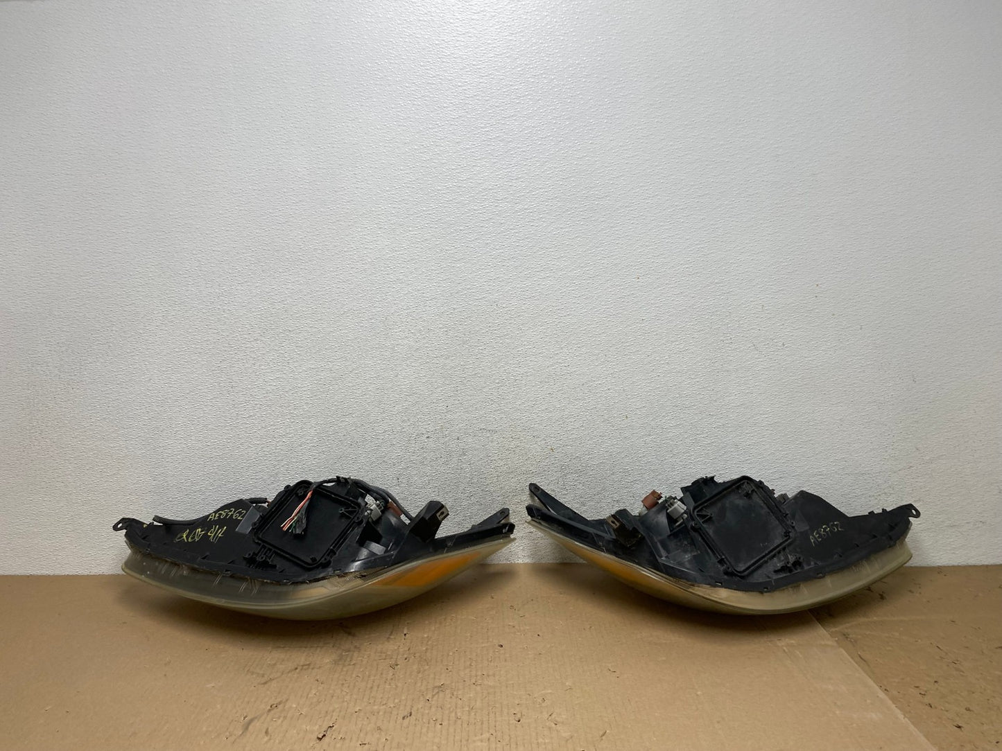 2004 2005 Toyota Sienna Driver Left+Right Set Side Halogen Headlights AE8762 LK9