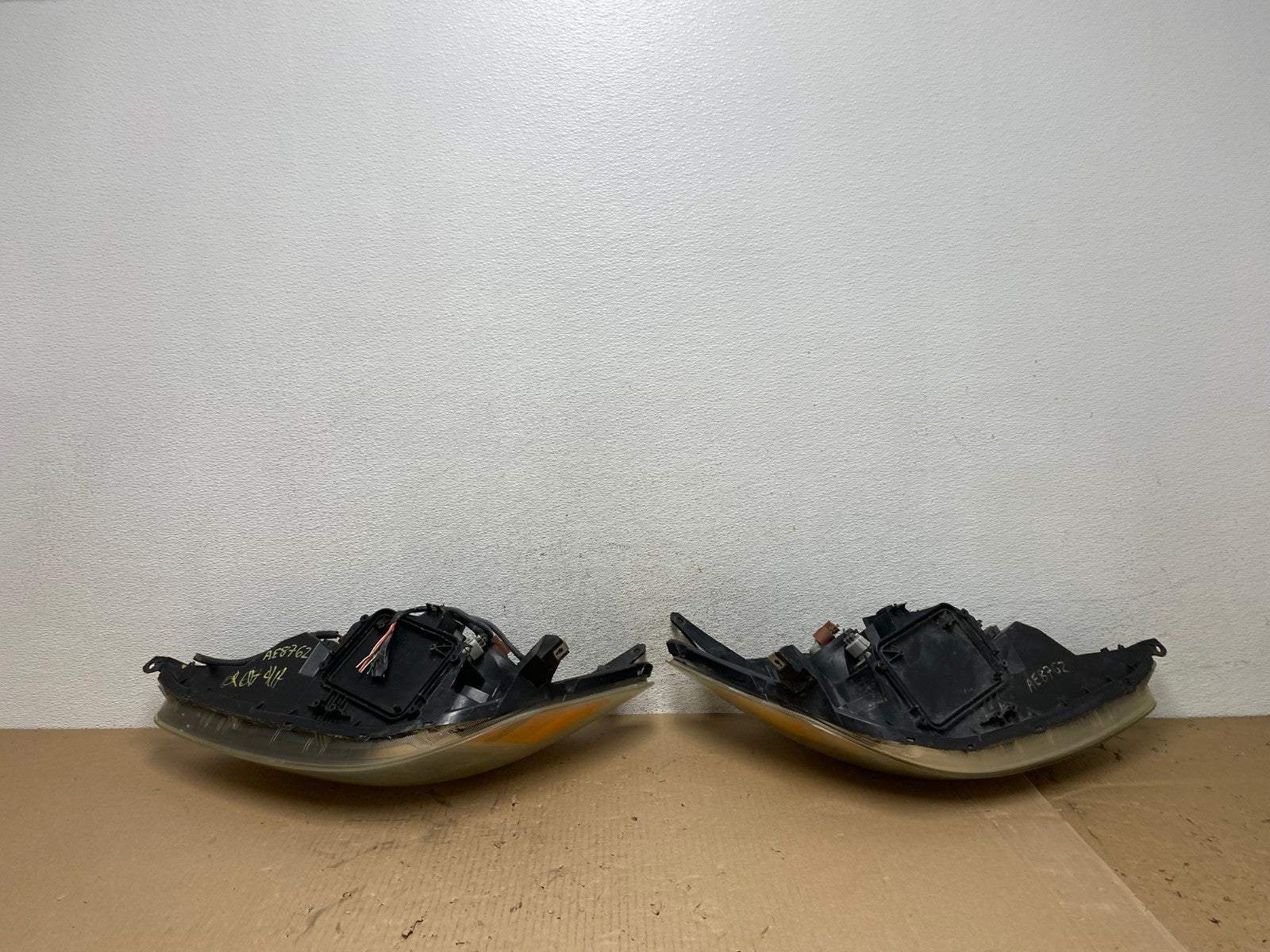 2004 2005 Toyota Sienna Driver Left+Right Set Side Halogen Headlights AE8762 LK9