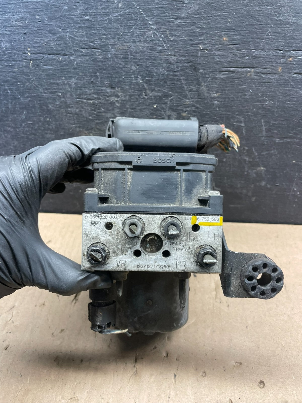 2002 BMW 745i ABS Anti-Lock Brake Pump 6759563 S8027 DG2
