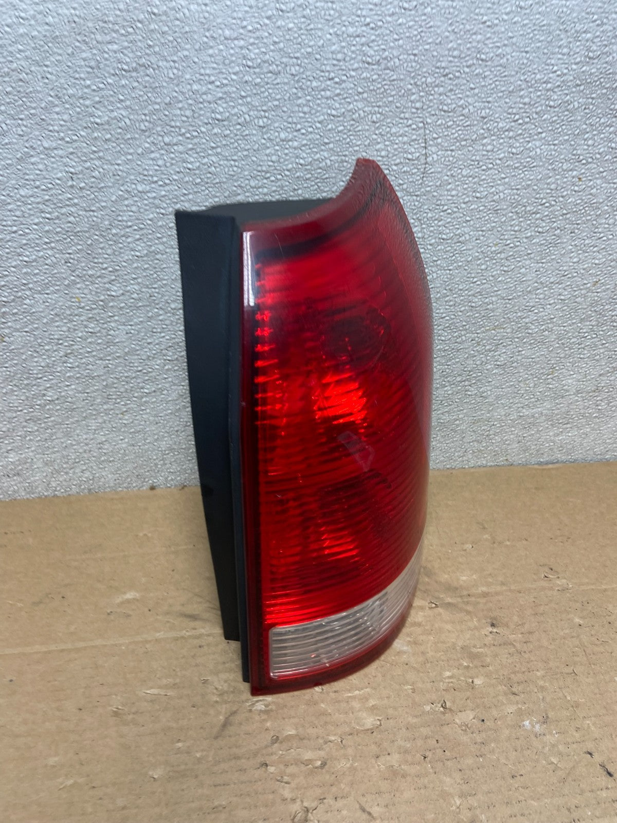 2004 to 2007 Saturn Vue Right Passenger Rh Side Tail Light Oem AB4521 LK2