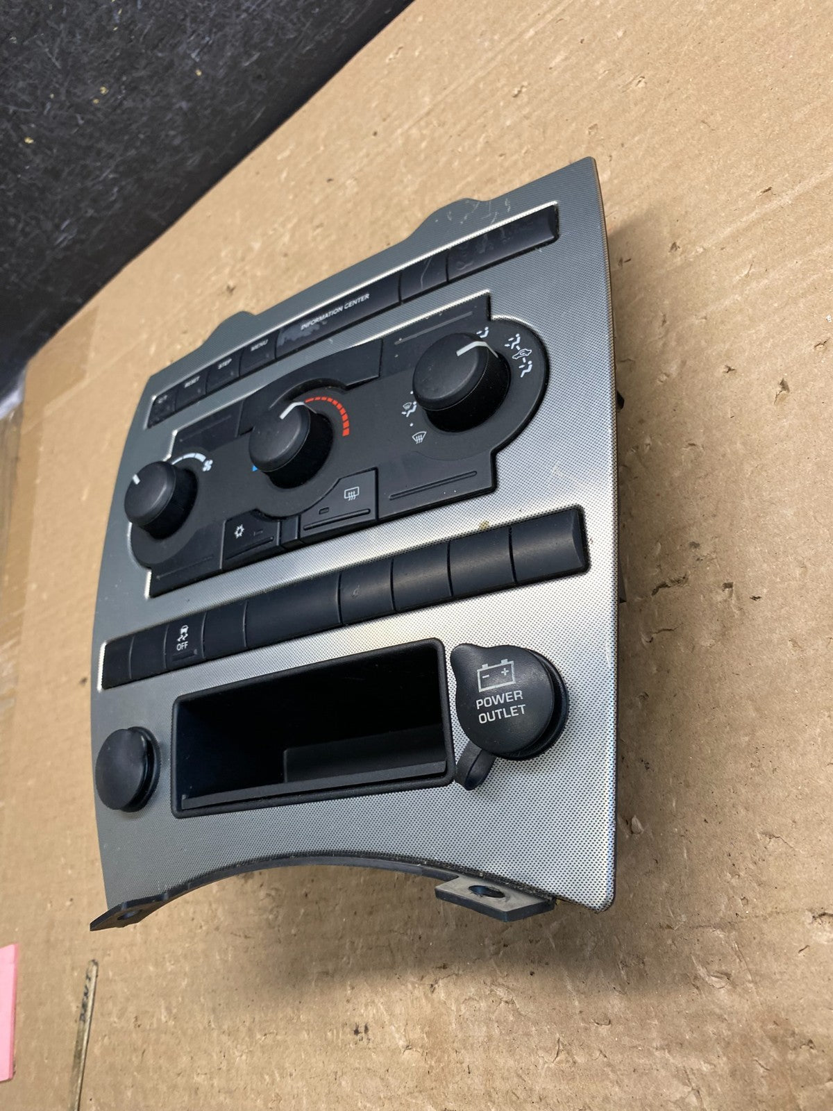 2005 2006 2007 Jeep Commander Grand Cherokee A/C Climate Control Bezel ag8444 DG4