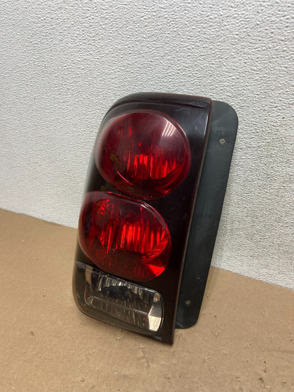 2002 to 2009 Chevrolet Trailblazer Left Driver LH Side Tail Light AG5520 LK1