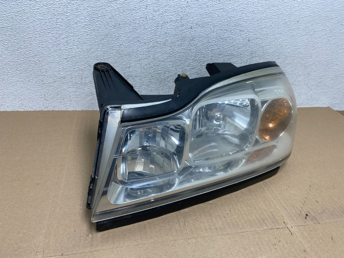 2006 to 2007 Saturn Vue Headlight Left Driver LH Side Halogen AE6641 DW2