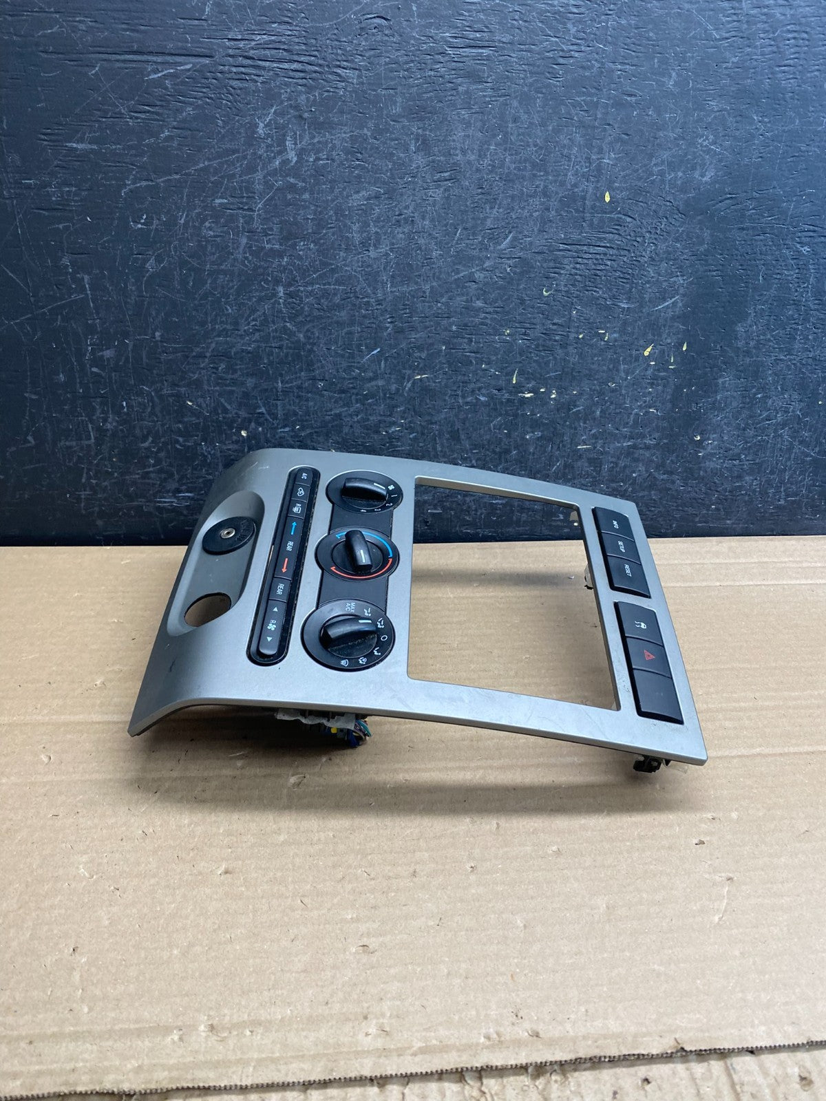 2007 - 2014 Ford Expedition Temperature Climate Control w/ Radio Bezel AG0076 DG3