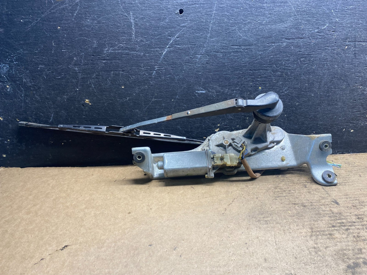 2000 to 2004 Subaru Legacy Wagon Rear  Windshield Wiper Motor AA28250