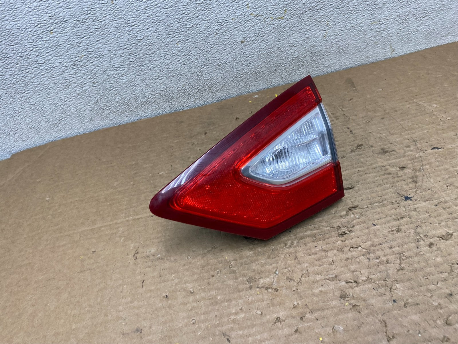 2013 to 2016 Ford Fusion Right Passenger RH Side Tail Light Inner Oem Z3124 DW2