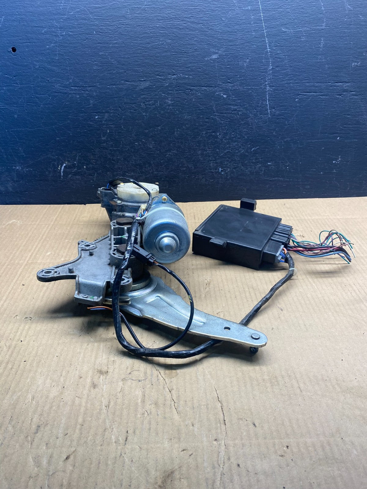 2007 2008 Acadia Enclave Escalade Suburban Liftgate Door Module Motor ag9359 DG1
