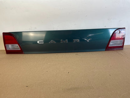 1995 1996 Toyota Camry Center Trunk Rear Tail Light AG2863 DG0