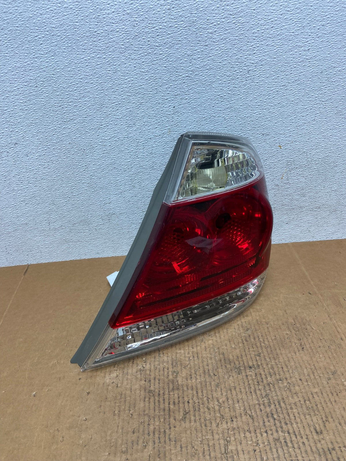 2005 to 2006 Toyota Camry Tail Light Right Passenger Side AE0254 LK2