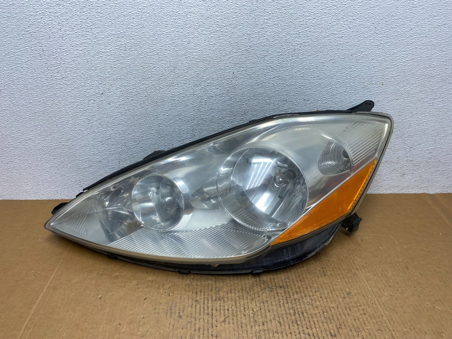 2006 to 2010 Toyota Sienna Left Driver Lh Side Headlight Halogen AE0633 DW0