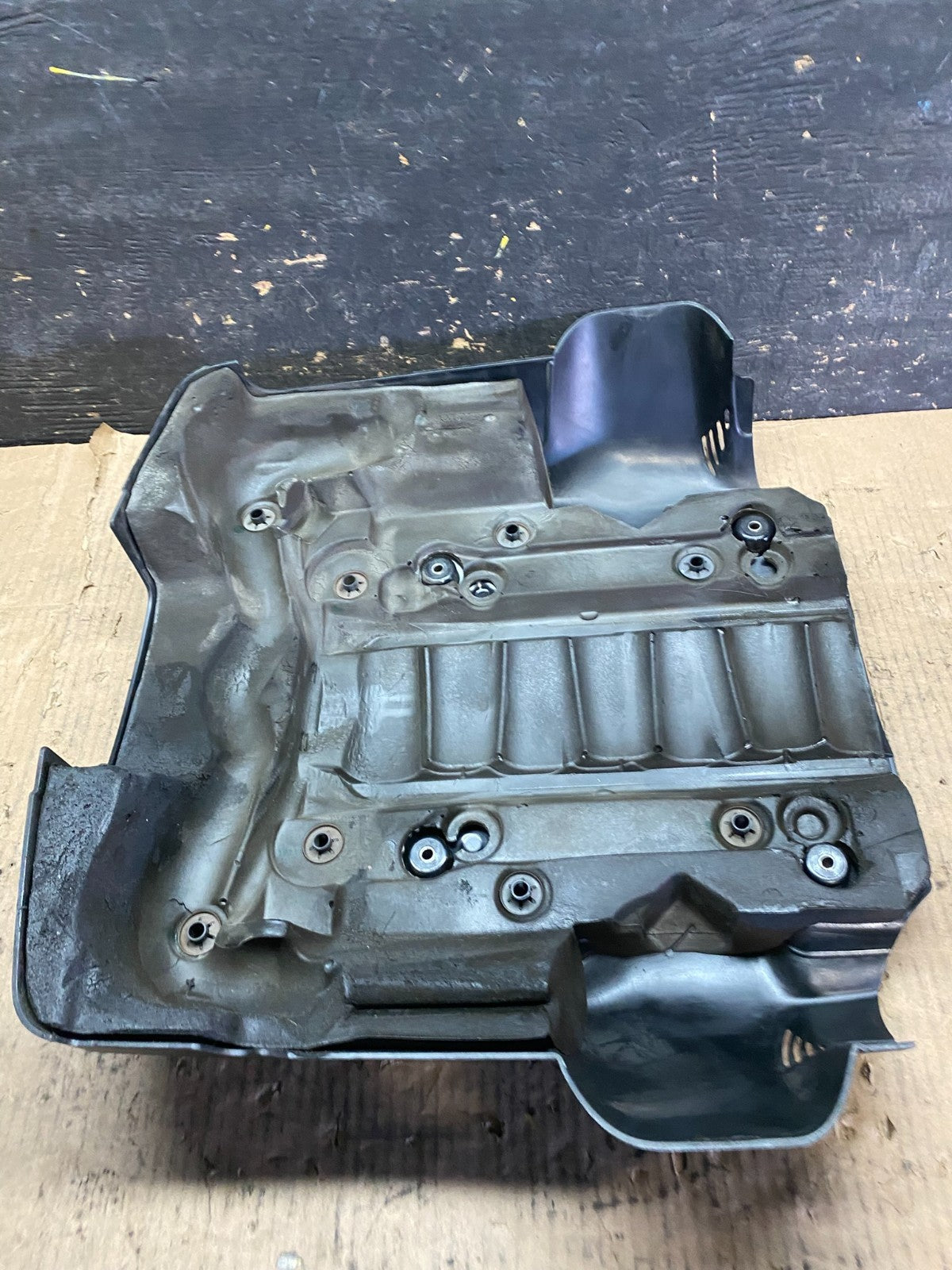 2006 to 2010 BMW 550i 650i 750i Plastic Engine Cover Shield OEM U6152 DG7