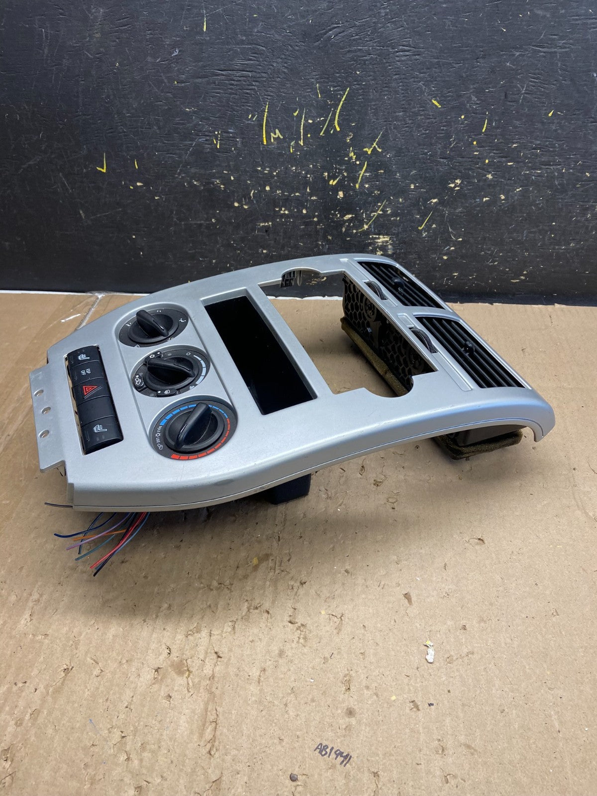 2007 to 2009 Dodge Caliber Dash Radio Center Bezel Climate Dash OEM AB5391 DG2