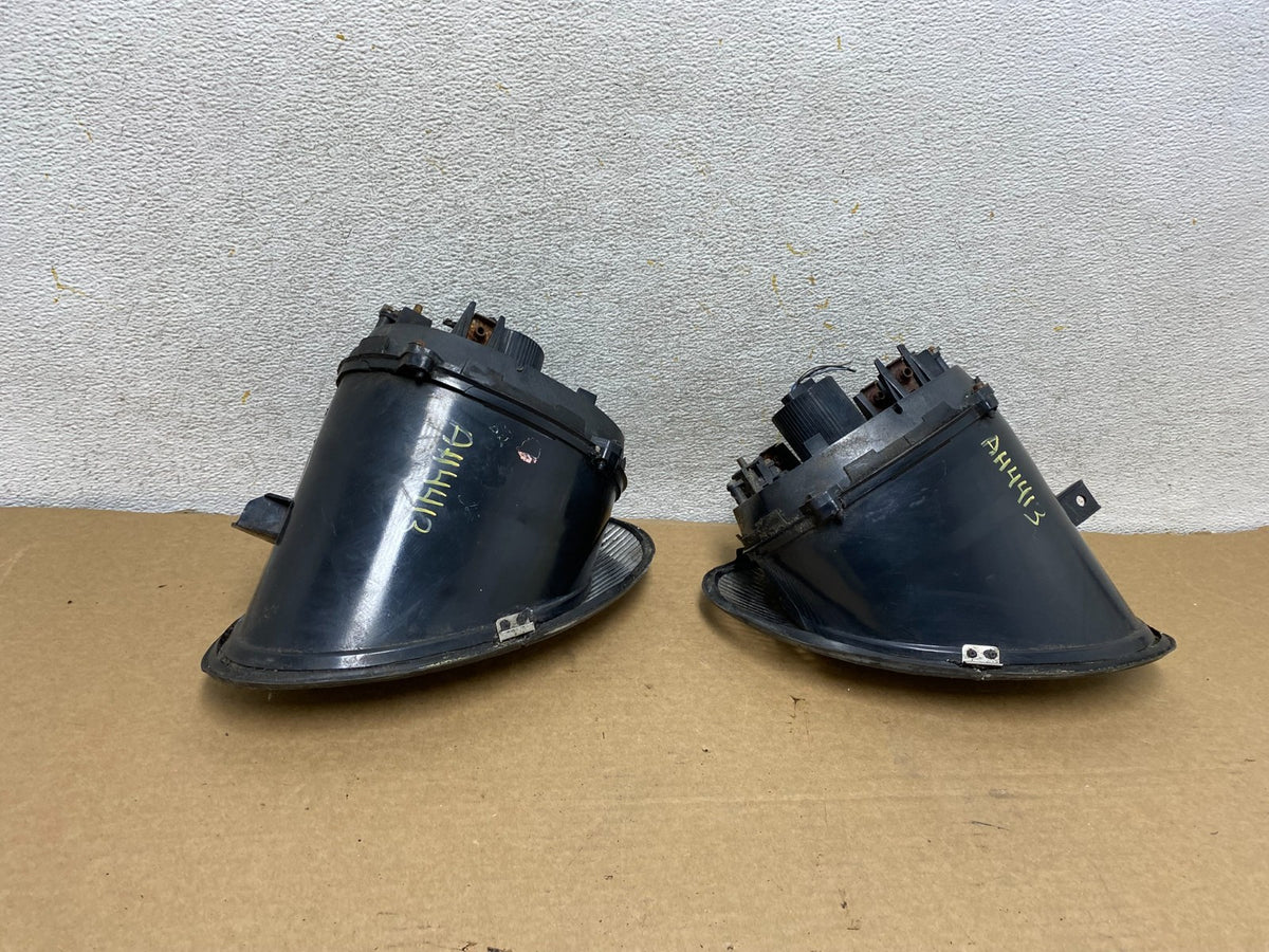 1996 to 1999 Ford Taurus Left+Right Side Headlights AH4413 DW9