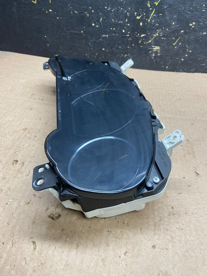 2006  Toyota Sienna Speedometer Cluster Gauge OEM Z1608 DG3