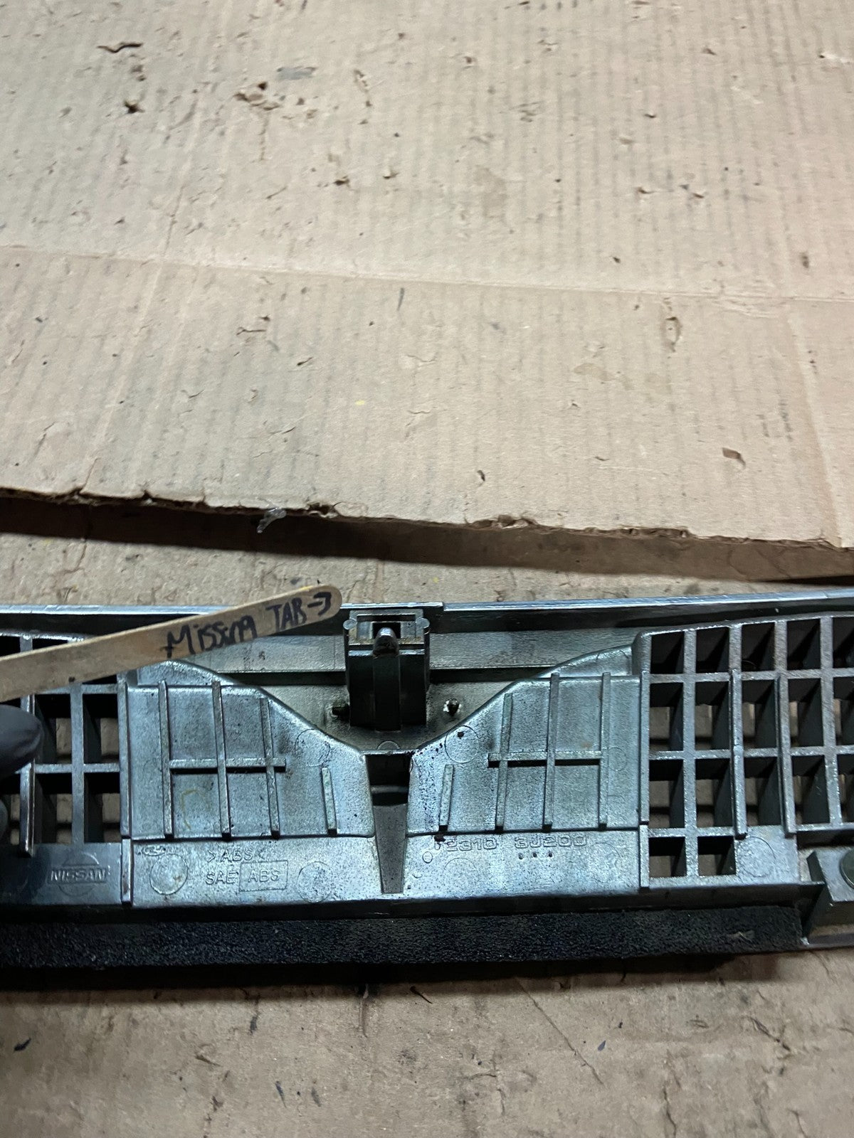 1999 Infiniti G20 Front Upper Grill Grille OEM X7901 DG10