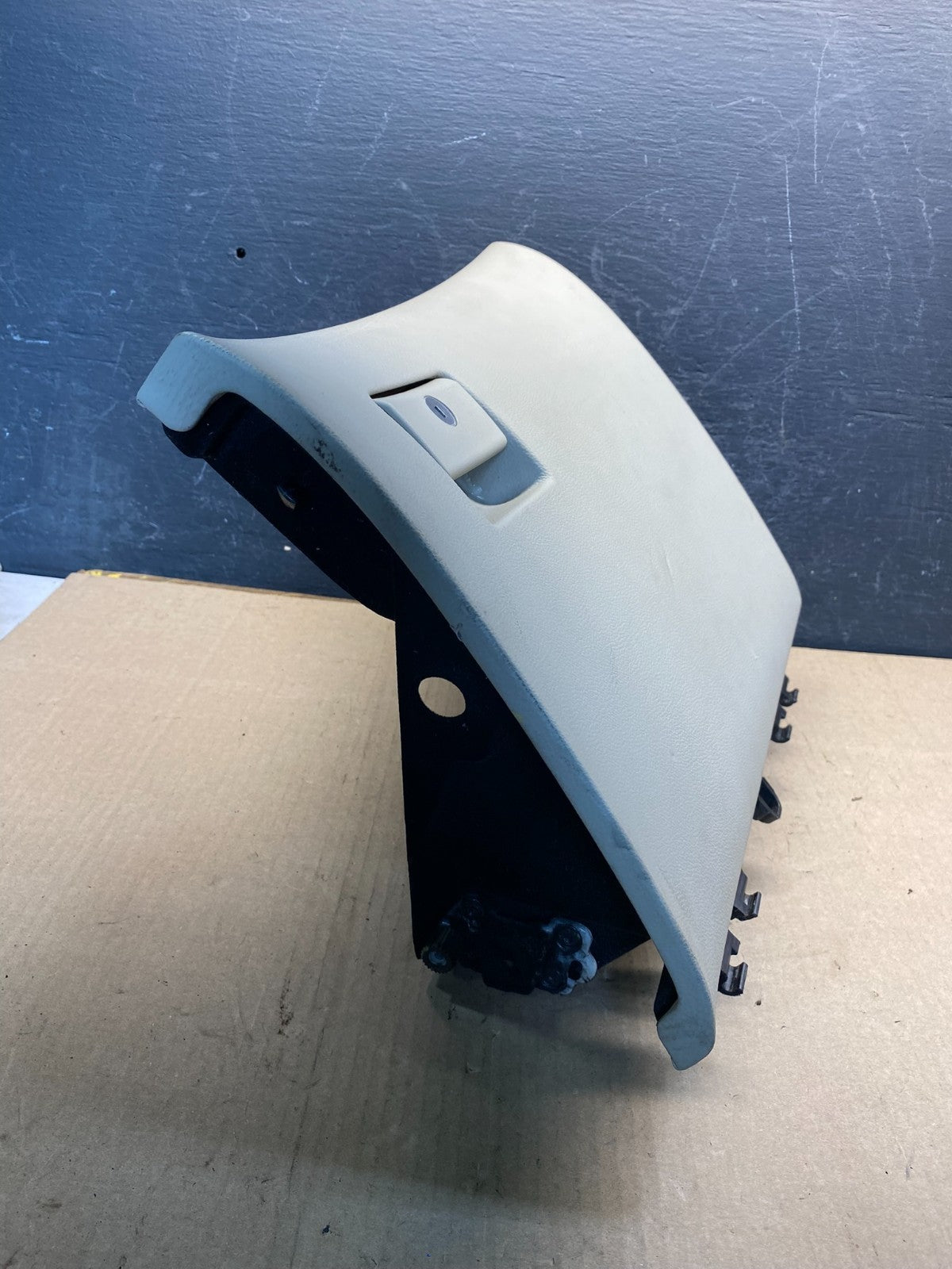 2010 to 2016 Cadillac SRX Passenger Right Front Glove Box Storage ag9671 DG1