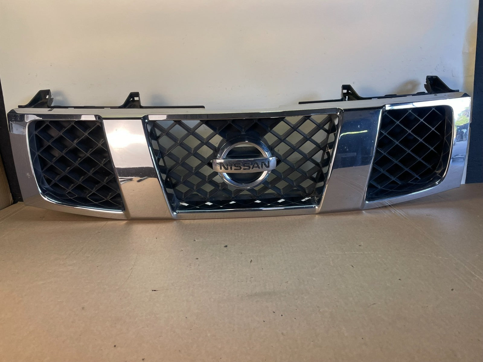 2004 to 2007 Nissan Titan Armada Front Upper Grill Grille AG2891 DG0