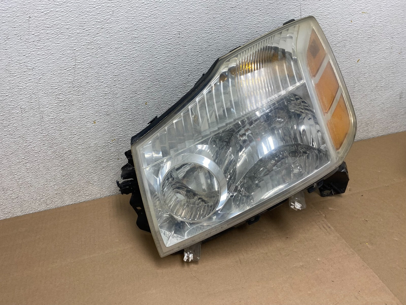 2004 to 2007 Nissan Armada Left Driver Lh Side Headlight Halogen M4621 DW2