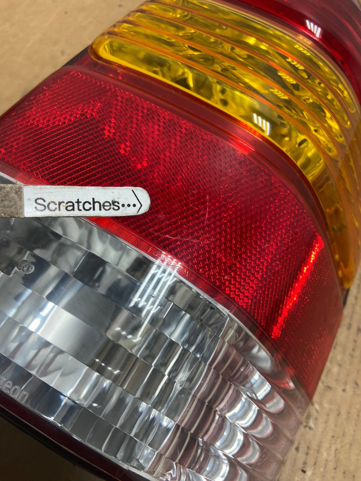 2001 to 2007 Ford Escape Right Passenger RH Side Tail Light AE0484 LK3