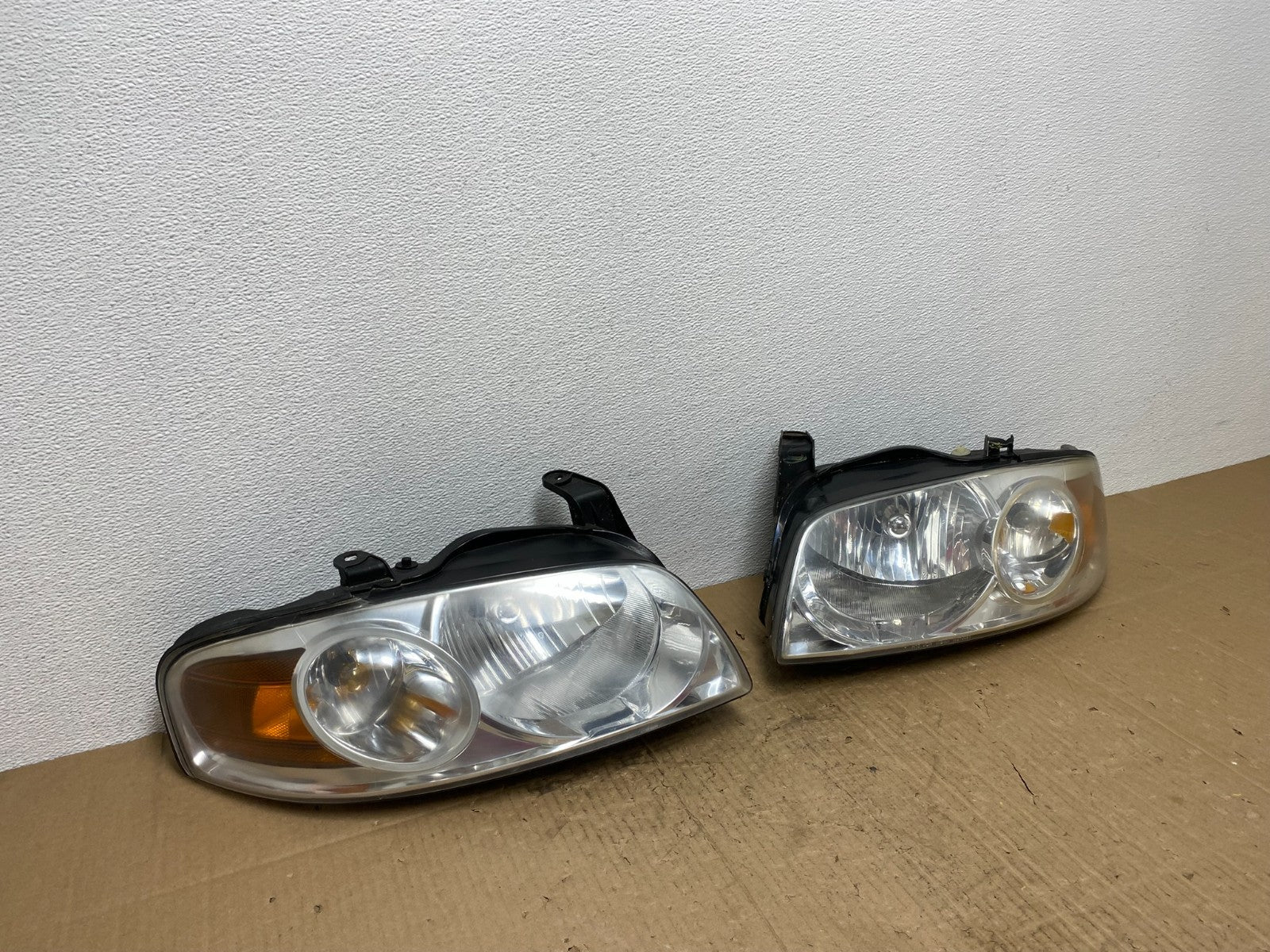 2004 - 2006 Nissan Sentra Halogen Left+Right Headlights AB8409 DW2