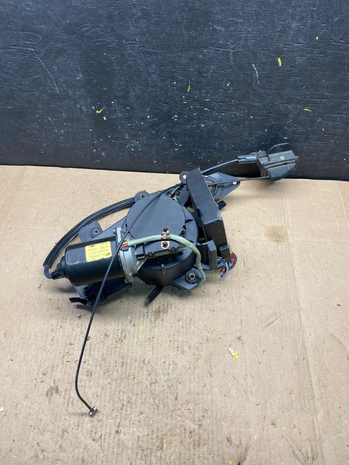 2007-2014 Kia Sedona Left Electric Power Sliding Door Motor Regulator R8415 DG4