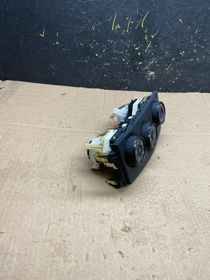 2009 to 2013 Toyota Corolla Matrix Climate Heater A/C AC Control Panel Z0072 DG2