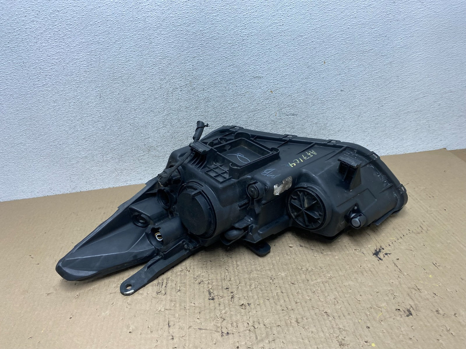 2013 to 2016 Hyundai Santa Fe Right Passenger RH Side Headlight AF7104 DW6