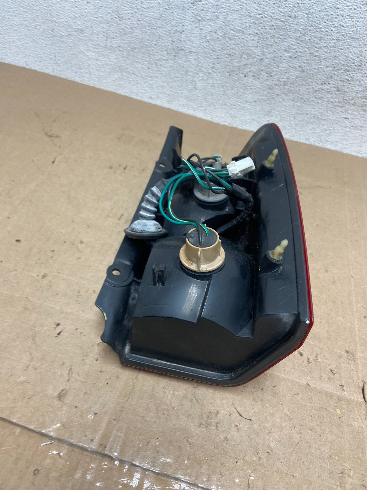 2002 2003 2004 Nissan Xterra Left Driver Side Tail Light AE6036 DW7