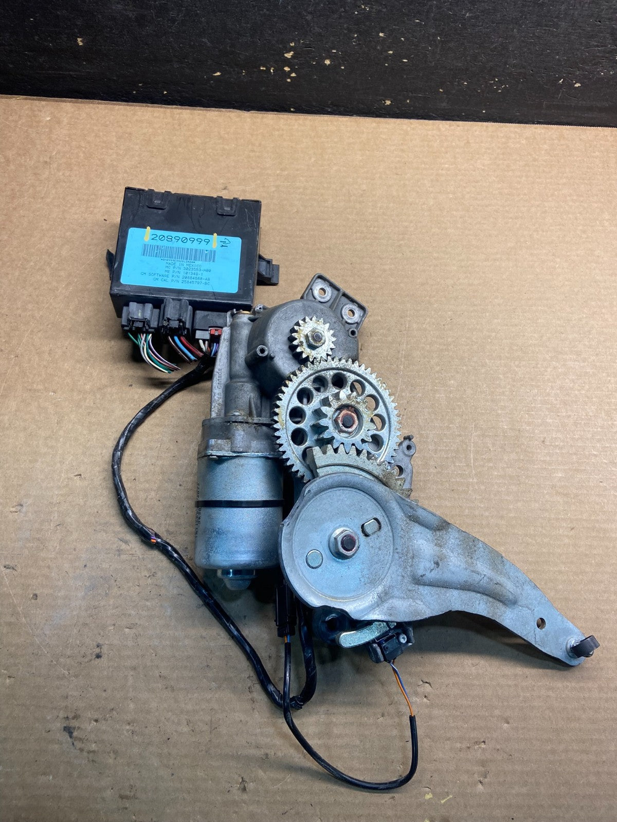 2009 to 2016 GMC Acadia Rear Trunk Liftgate Power Motor Actuator OEM z9180 DG6