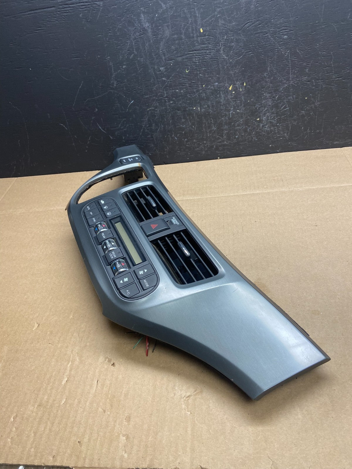 2005 to 2010 Honda Odyssey  Radio Climate Control Dash Trim Bezel Oem AC6122 DG2
