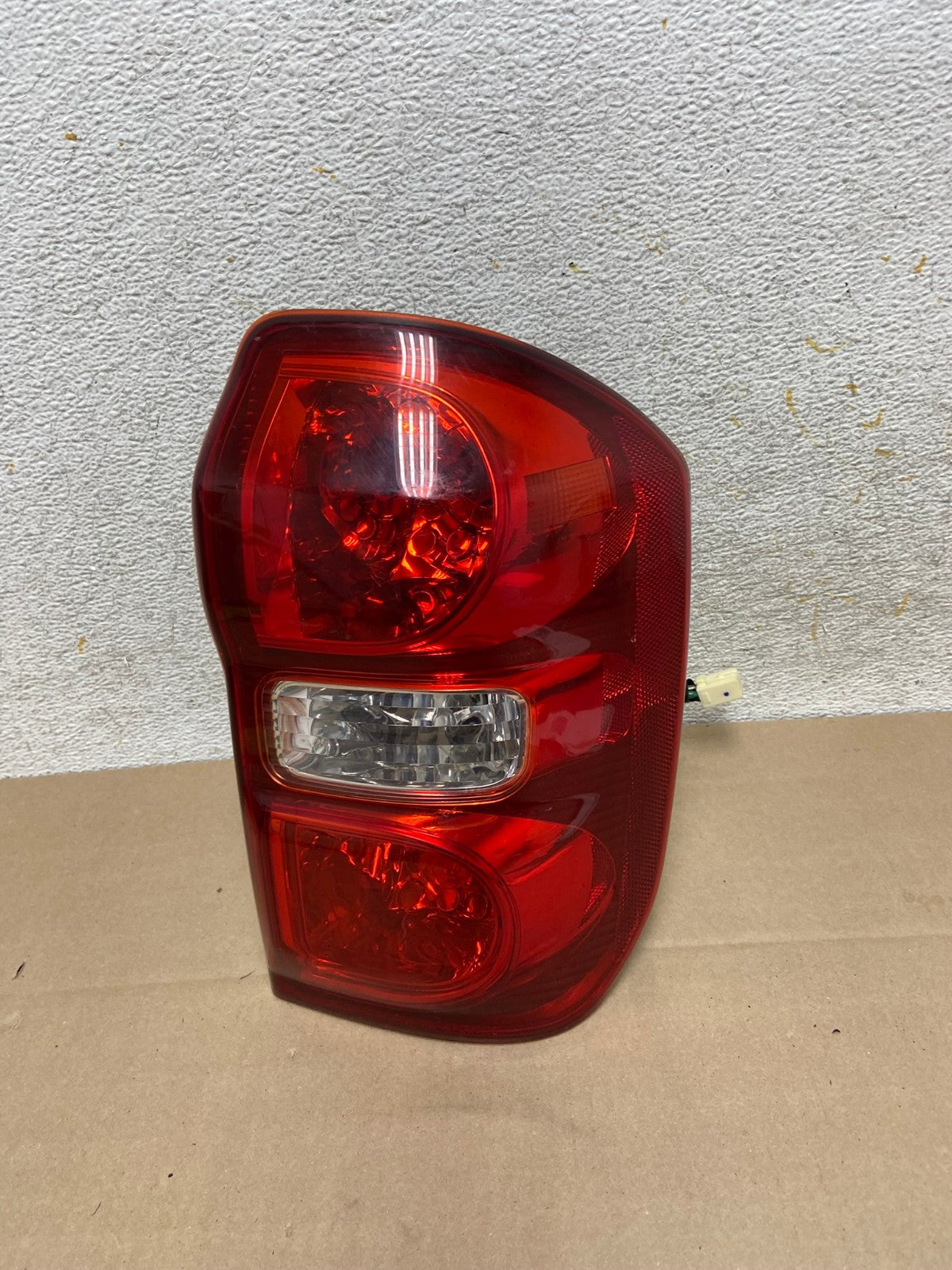 2004 2005 Toyota RAV4 Right RH Passenger Side Tail Light AI1382 LK0