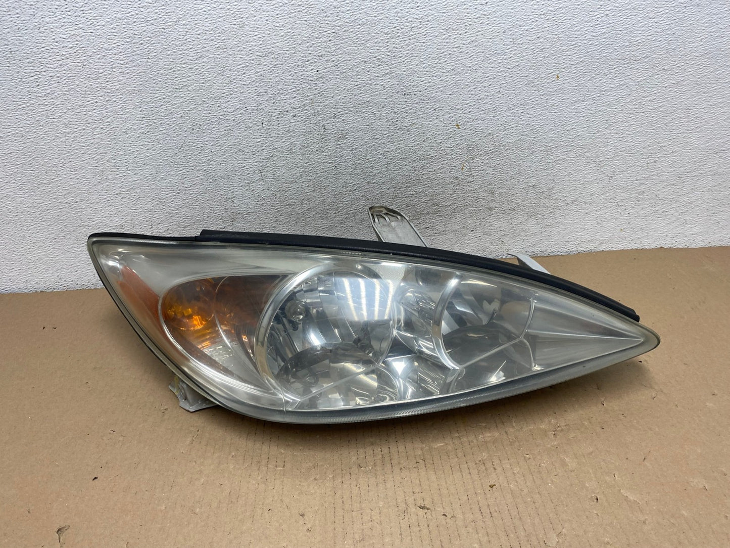 2002 to 2004 Toyota Camry Halogen Headlight Right Passenger Rh AF3108 LK0